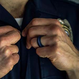 Anillo De <span class=keywords><strong>Oro</strong></span> Piedras Verdes Doble Banda Ajustable Anillo De Silicona Dedo Fumar Plata <span class=keywords><strong>Sello</strong></span> Liso Collar De Retencin Soporte Zmi Anillos - Product Image 2