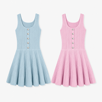 Robe mini en maille rose à col carré, sans manches, avec détails boutonnés, mignonne, marque privée, vente en gros