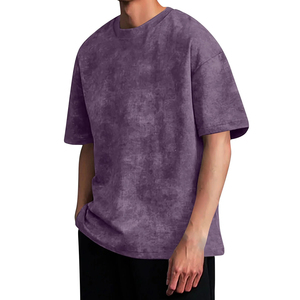 Camiseta Oversize Negra con Lavado Ácido de Algodón Pesado de Manga Corta para Hombre, con Contraste de Color Dramático y Estilo Urbano Desgastado Esencial - Product Image 2