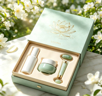 Boîte cadeau écologique en papier rigide faite à la main pour soins de la peau, logo personnalisé, estampage à chaud doré, motif lotus, plateau intérieur en mousse EVA, soin du visage