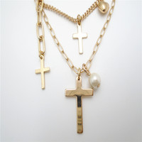 Nouveau collier tendance pour femme avec pendentif croix plaqué or, chaîne multi-liens et perle