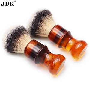 Brocha de Afeitar de Cerdas Sintéticas con Mango Ámbar de <span class=keywords><strong>Muhle</strong></span> - Product Image 3