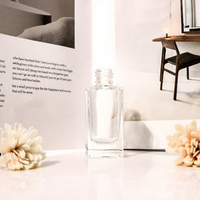 Diffuseur de parfum de luxe en verre transparent, bouteille carrée à bords arrondis, avec bouchon à vis, sans flamme, pour aromathérapie d'intérieur faite maison