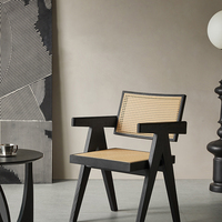 Chaise de restaurant commerciale de luxe en bois de frêne noir avec dossier en rotin, fauteuil moderne vintage en rotin, chaise de salle à manger en bois pour café