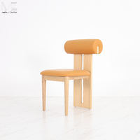 Chaise de Salle à Manger en Bois Massif Rembourrée en Cuir de Luxe, Design Nordique Wabi Sabi Personnalisé, pour Hôtels et Restaurants (Vente en Gros)