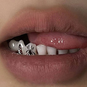 Kit professionnel de bijoux dentaires, formes géométriques variées, plaqué or 18 carats et options lumineuses, préféré par les dentistes - Product Image 2
