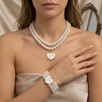 Collier avec pendentif emblème bouclier PHILO en perle de 10 mm, un cadeau pour les sœurs de sororité