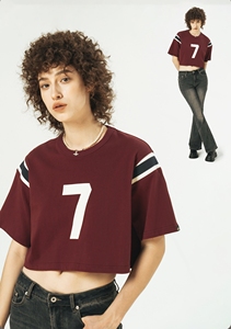 เสื้อยืดกีฬาฟุตบอลทรงโอเวอร์ไซส์ ผ้าฝ้ายถัก 100% แขนสั้น ไหล่ตก สกรีนลายแบบวินเทจ ตัวอักษร 3 มิติ สำหรับผู้ชายและผู้หญิง สั่งทำได้ - Product Image 5