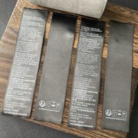Étiquette d'entretien de tissu polyester personnalisée pour vêtements étiquette d'entretien de lavage rectangulaire en satin auto-adhésive instruction imprimée avertissement de lavage