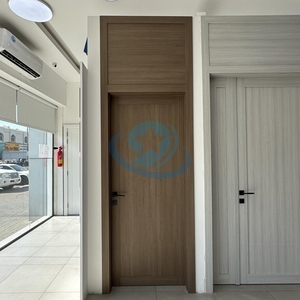 Portes de salle de bain intérieures d'hôtel en <span class=keywords><strong>PVC</strong></span> enduit, étanches, en WPC, pour chambre et école, prix abordable, Arabie Saoudite, Jiuyixing - Product Image 4