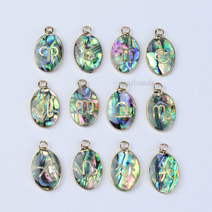 Colgante de concha de doce constelaciones del zodiaco natural, lado único ovalado plano, 13x17mm, con hallazgos de aleación dorada - Product Image 2