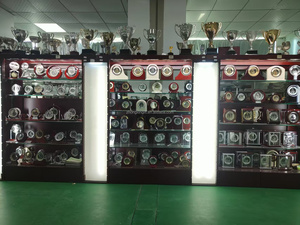 Cá Nhân Bạc nghệ thuật Deco thạch anh phong trào bàn đồng hồ với nhảy giây hình dạng hình học kim hiển thị thủy tinh - Product Image 5