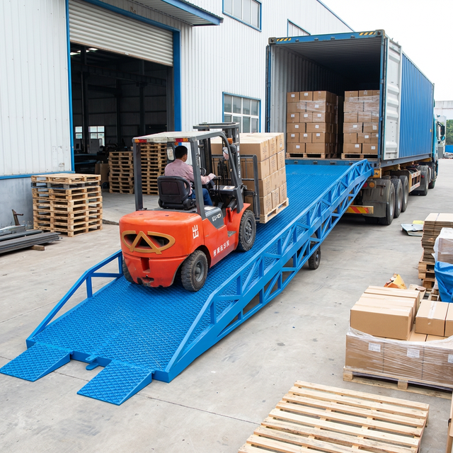 6T/8T/10T Mobile Dock Ramp Anti-skid Grid Plate Adjustable Height Hydraulic Articulated Lift Stainless Steel Container Loading