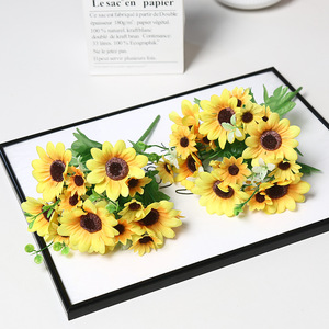 ช่อดอกทานตะวันประดิษฐ์สีเหลืองจากผ้าไหม สำหรับตกแต่งบ้านและงานแต่งงาน - Product Image 4