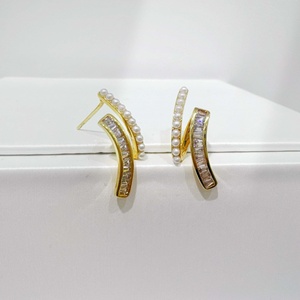 Custom Trendy Everyday Geometric Gold Plated 18k <b>Stud</b> <b>Earring</b> vintage Freshwater Pearl Baguette Cut Stones <b>earrings</b> For Women - Product Image 1