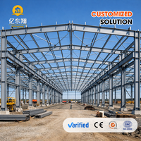 Entrepôt à haut plafond en structure métallique à travée libre, bâtiment industriel en métal pour l'entreposage d'une usine d'embouteillage de boissons