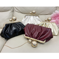 Pochette plissée pour femme avec fermoir boule métallique, sac de soirée en similicuir souple avec chaîne, sac à bandoulière pour mariage et fête