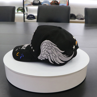 Gorras de Béisbol de 5 Paneles para Hombre de Alta Calidad en Oferta, Gorras de Algodón de Color Personalizado en Negro Satinado, Negro Gamuza y con NFC