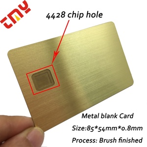 Produttore OEM <span class=keywords><strong>di</strong></span> Carte <span class=keywords><strong>di</strong></span> <span class=keywords><strong>Credito</strong></span> Metalliche Personalizzate con Chip EMV, Finitura Oro Spazzolato, Pronte per Incisione Laser - Product Image 5