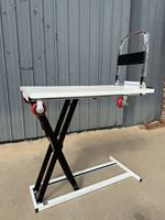 Mesa Elevadora Eléctrica SPARK LK-9 300KG con Batería de Litio, Construcción de Acero/Acero Inoxidable, Altura Máxima de 125cm para Espacios Pequeños