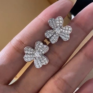 Orecchini a Forma di Quadrifoglio per Donne, Accessori di Moda Floreali per Uso Quotidiano - Product Image 3