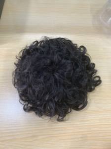 Peluca Rizada H218 para Hombre Cabello Humano Color 1A# Tamaño 8*10 Línea de Cabello Gradual Base de Encaje Completo Transpirable Precio al por Mayor Envío Rápido - Product Image 2