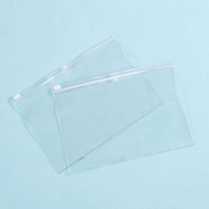 Pochette zippée en PVC EVA transparent givré pour cosmétiques, accessoires de voyage et emballages cadeaux promotionnels - Product Image 2