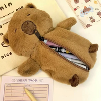 Étui à crayons en peluche Capybara mignon de dessin animé, petite poupée Capybara, rangement de bureau pour étudiants, étui à crayons en peluche Capybara rembourré