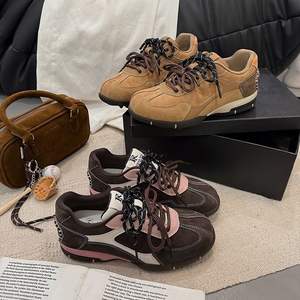 รองเท้าผ้าใบแฟชั่นลำลองสไตล์วอล์คกิ้งแบบหนาพิเศษสำหรับผู้หญิง พิมพ์โลโก้ได้ตามต้องการ รุ่นใหม่ปี 2025 - Product Image 3