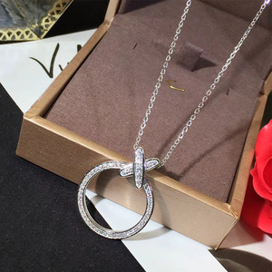 Elegante Collana con Ciondolo a Croce per Donne, Stile Europeo, Collana alla Moda - Product Image 3