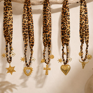 Collar de bufanda con estampado de leopardo para mujer, colgante chapado en oro, cadena para suéter, estilo Maillard, dijes de corazón, cruz y estrella, joyería DIY - Product Image 1