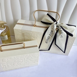 <span class=keywords><strong>Caja</strong></span> <span class=keywords><strong>de</strong></span> Regalo <span class=keywords><strong>con</strong></span> Rosas al Estilo Francés - Ideal para Regalos <span class=keywords><strong>de</strong></span> Boda y Compromiso, También para Regalar Dulces a Damas <span class=keywords><strong>de</strong></span> Honor - Product Image 2