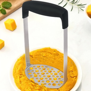 Presse à purée ergonomique en métal écologique avec poignée en silicone pour patates douces et légumes racines - Product Image 3