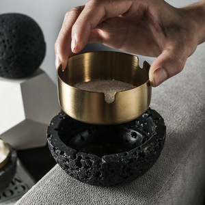 Cendrier créatif moderne portable avec texture de roche volcanique, couvercle amovible et insert en acier inoxydable, pour décoration de bureau, bar à domicile ou bureau - Product Image 3