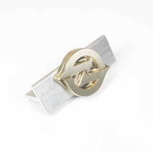 Matrice de thermoscellage haute fréquence pour le marquage en relief des housses de cuir automobile et des tapis de sol automobile - Product Image 2