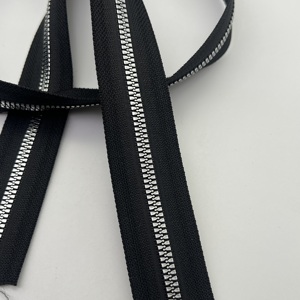 Cerniera continua in resina di alta qualità con denti in argento elettrolitico modello 5 # liscio e a prezzi ragionevoli <span class=keywords><strong>per</strong></span> indumento e borse - Product Image 2