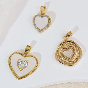 Pendentif <span class=keywords><strong>luxe</strong></span> léger haut de gamme fait à la main pendentif à breloque fine cœur plaqué or pendentif amour d'<span class=keywords><strong>occasion</strong></span> accessoires <span class=keywords><strong>bijoux</strong></span> de mode - Product Image 3
