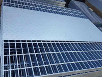 Grille en acier galvanisé, acier inoxydable et acier composite – Durable, anti-corrosion pour systèmes de drainage et décoration d'usine