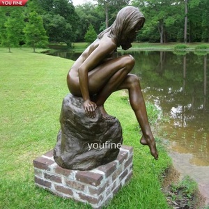 YOUFINE - Estatua <span class=keywords><strong>de</strong></span> Mujer <span class=keywords><strong>de</strong></span> Bronce <span class=keywords><strong>de</strong></span> Tamaño Real Apoyada en un Barandal, Escultura <span class=keywords><strong>de</strong></span> Figura Femenina Realista para Decoración <span class=keywords><strong>de</strong></span> Jardín Exterior - Product Image 5