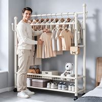 Portant à vêtements mobile moderne à double tringle avec panier de rangement en maille, sur roulettes, pour la maison et l'affichage en magasin