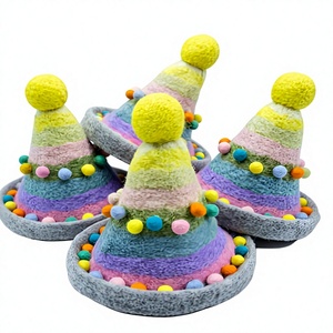 Sombrero Arcoíris Pastel Tejido a Mano con Fieltro de Lana, Pompón y Cuentas, Decoración Navideña Tradicional Ecológica para Interiores - Product Image 1