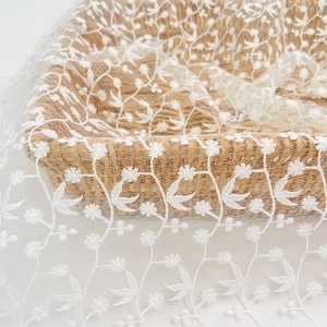 Tela de encaje de cordón de seda de leche Soluble en agua de encaje bordado africano blanco de Venta caliente para Material de fiesta de boda - Product Image 2