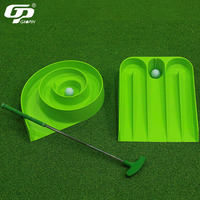 Hot Stock Équipement de golf pour enfants 13 pièces avec obstacles en plastique Mini parcours de golf et pratique de mise en place pour enfants et adultes