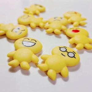 Juguetes de goma suave para hombres amarillos para juguetes de cápsula de 2" - Product Image 4