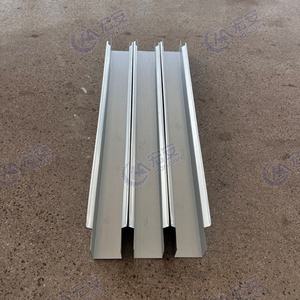 Machine de formage de carreaux avec commande PLC pour les abreuvoirs spéciaux d'élevage porcin - Product Image 5