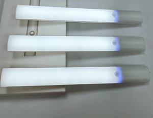 Moderne ABS USB-Aufladbare <span class=keywords><strong>LED</strong></span>-Schrankbeleuchtung mit Touch-Fernbedienung Warmweiß 10/20/30CM Größen für Küche Schlafzimmer Kleiderschrank - Product Image 5