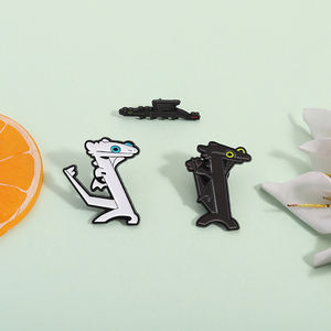 जादू तौलिया एनमेल पिन कॉमेडी कार्टून थीम ब्रोच मज़ेदार एनीमे पार्क बैज दोस्तों के लिए थोक उपहार गहने - Product Image 2