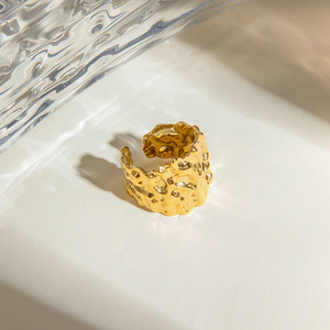 스테인레스 스틸 해머 컷 불규칙한 와이드 오픈 링 18k 골드 도금 럭셔리 링 남성용 - Product Image 5