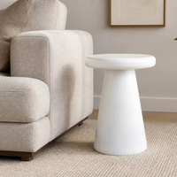 Table d'appoint irrégulière en roche blanchie par le temps pour salon et chambre à coucher