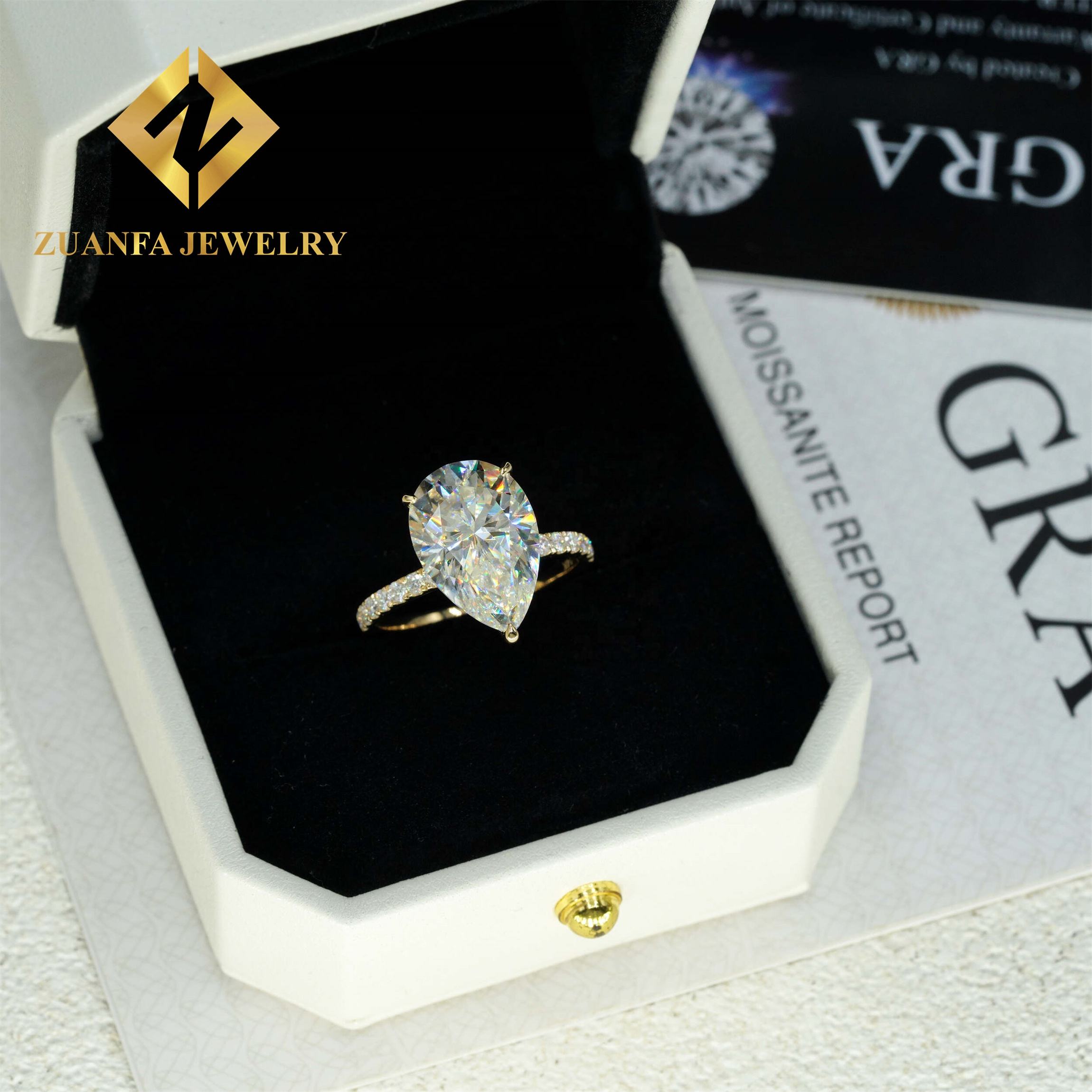 18k  gold with 8ct pear ring